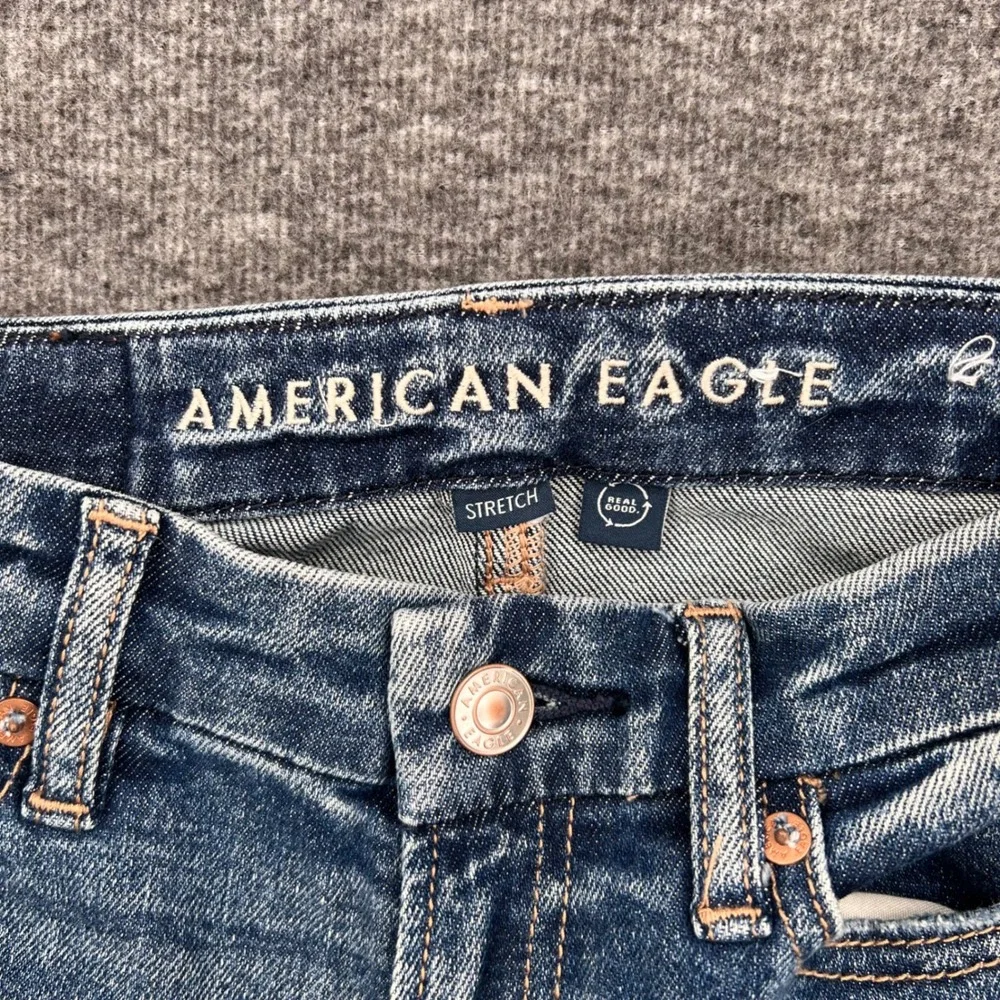 American Eagle High Waisted Straight Leg 00 Jeans Medium Wash Raw Hem Distressed - Picture 4 of 11